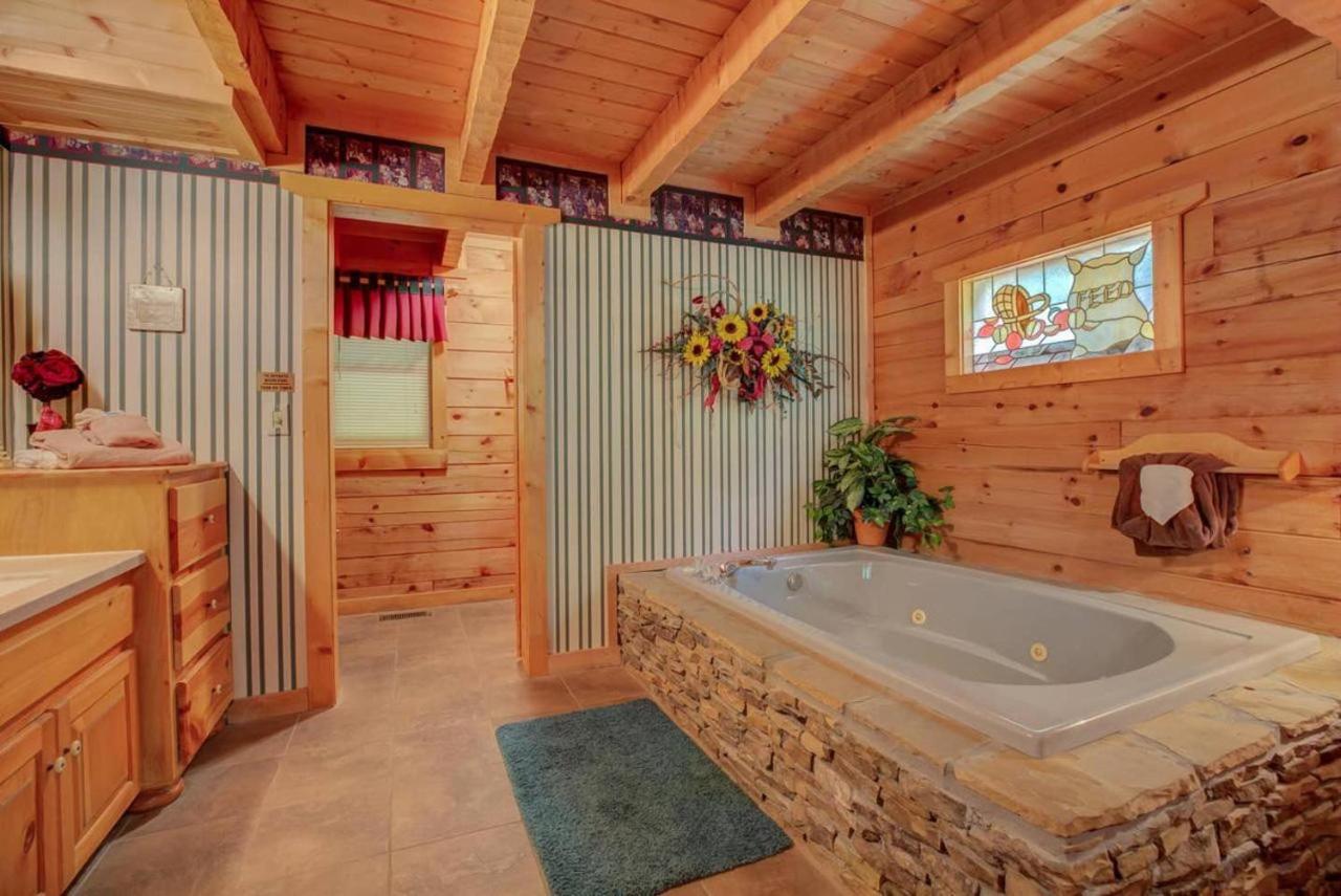 Villa ✪Pigeon Forge✪ View 2 King Bed GSMNP WiFi Hot Tub! Sevierville Exterior foto